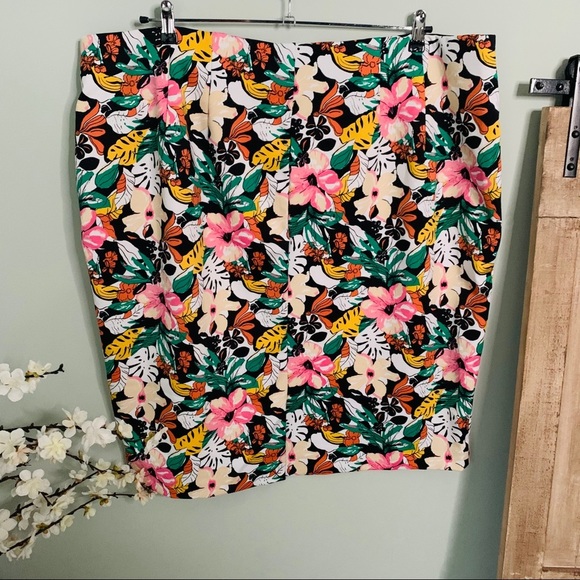 LaneBryant Tropical Scuba Pencil Skirt NWT Size 26 - Picture 5 of 7